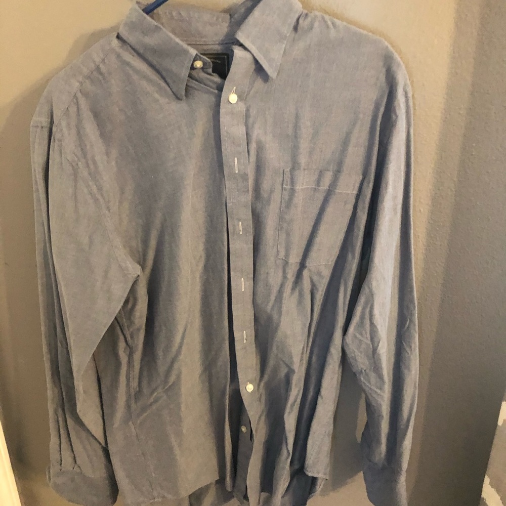 Light gray men’s business shirt